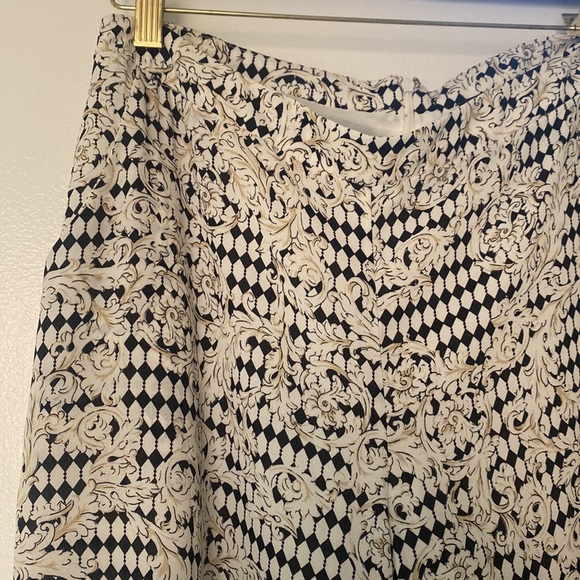 ✴️ASTR✴️ printed pants size M - Picture 2 of 3